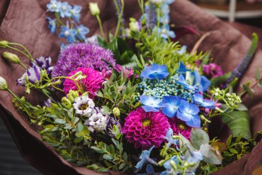 Dahlia, allium, sümbül, eustoma buket