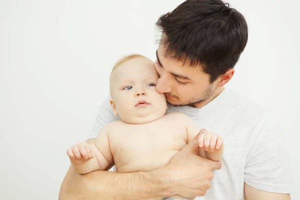 Father kisses his adorable necked toddler in shoulder, happy fatherhood — Stock Photo, Image