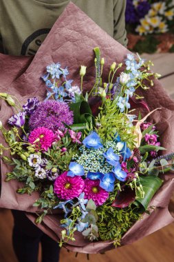 Dahlia, allium, sümbül, eustoma buket