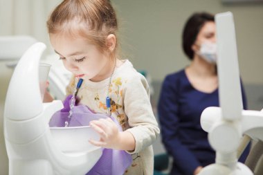 Çocuk durular ağız ve tükürük özel lavabo