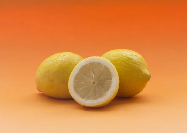 Limon portakal arka plan ile.