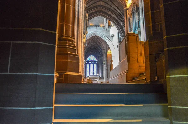 Liverpool, Storbritannien - 03 April 2015 - invändig utsikt över Liverpool Cathedral — Stockfoto