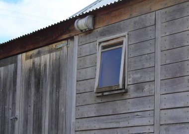 Klasik döken ve depoda bir üzüm bağı