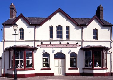 İngiltere'deki en uzun yer adını taşıyan Tren İstasyonu, Llanfair P.G, Anglesey, Galler, Anglesey