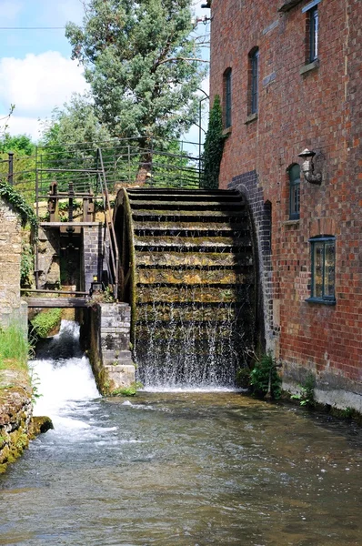 The Old Mill ao longo do rio Eye, Lower Slaughter . — Fotografia de Stock