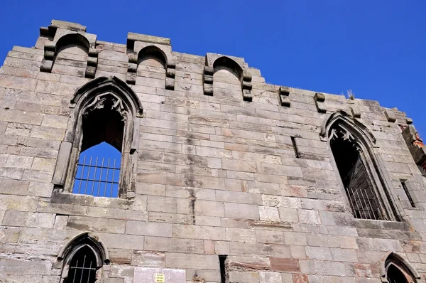 Widok na ruiny gotyckiego odrodzenia zamku, Stafford. — Zdjęcie stockowe