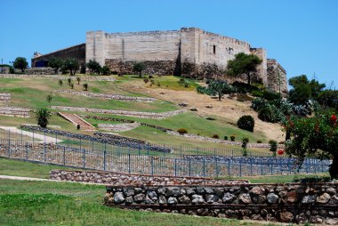 Sohail Kalesi kale Bahçe ön planda, Fuengirola.