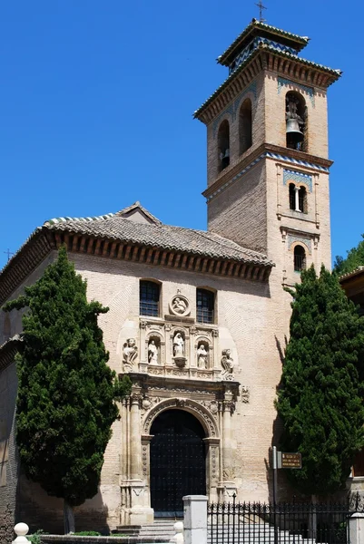 Kościół Santa Ana w La Plaza Nueva off Carrera del Darro w Albaicin, Granada, Hiszpania. — Zdjęcie stockowe