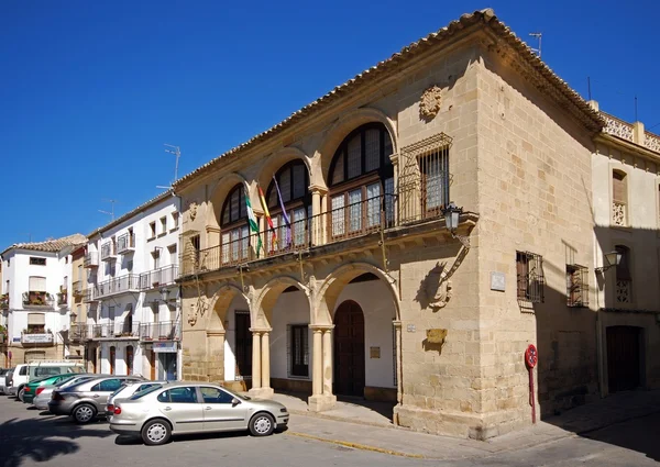 Balcón y ayuntamiento, Baeza, España . — Foto de Stock
