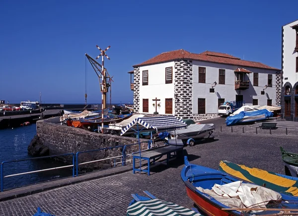 Widok na port i urząd celny, Puerto de la Cruz na Teneryfie — Zdjęcie stockowe