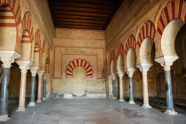 Merkez nef, Abd al-Rahman Iii Salonu, Medine Azahara, İspanya.