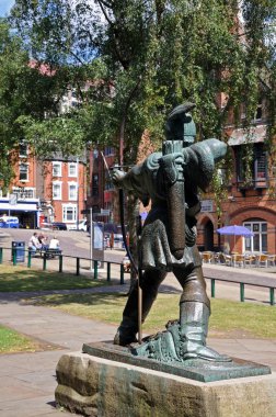 Robin Hood heykeli işadamı Philip Ef Clay tarafından şehre hediye 24 Temmuz 1952 tarihinde, Nottingham açıldı.