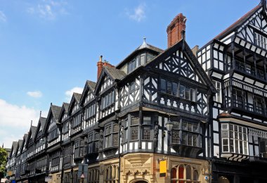 Eastgate Street ve St Werburgh Street, Chester köşesinde Tudor binaları.
