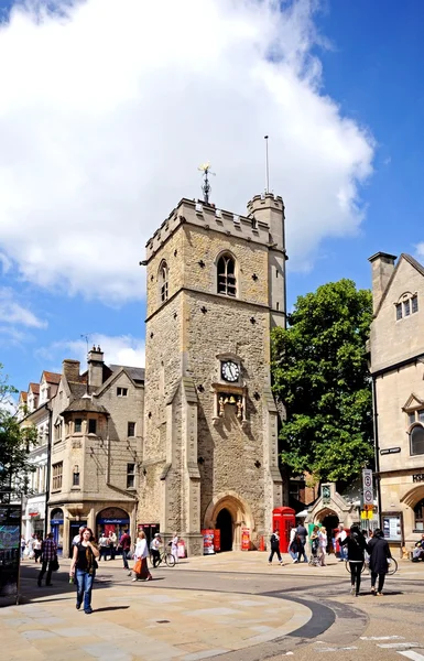 Torre de Carfax en la esquina de St. Aldates, Cornmarket Street, High Street y Queen Street, Oxford . — Foto de Stock