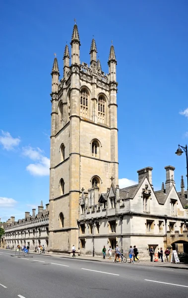 Widok na Magdalen College wzdłuż High Street, Oxford — Zdjęcie stockowe