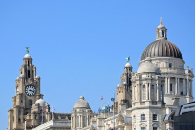 Liver Building, Liverpool bina bağlantı noktası ve Cunard Binası, Liverpool oluşan üç Graces.