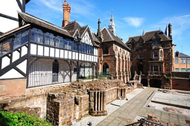St Mary Priory Gardens, Coventry sınırları içindeki binalar ve kalıntılar.