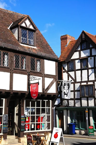 Café in einem Tudor-Gebäude entlang der Church Street, Tewkesbury — Stockfoto