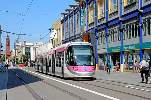 Midland metro city centre extension tram entlang der corporation street, birmingham. — Stockfoto