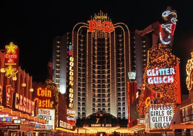 Birliği Plaza otel ve casino gece, Las Vegas downtown bölgesinde.