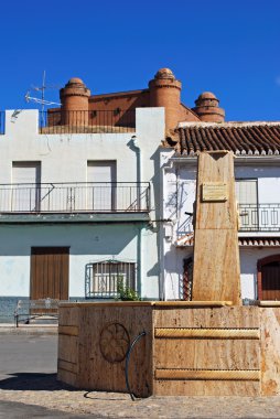 Çeşme Kalesi (Castillo de La Calahorra), La Calahorra, İspanya doğru manzaralı şehir merkezinde.