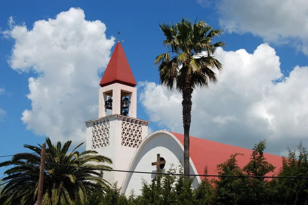 Utsikt över en vitkalkade kyrkan, Campamento, Spanien. — Stockfoto