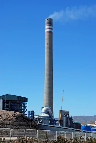 Power station with tall chimney, Carboneras, Spain. — Stock Photo, Image