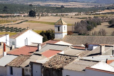 Köy rooftops üzerinde Bracana, İspanya görüntülemek.