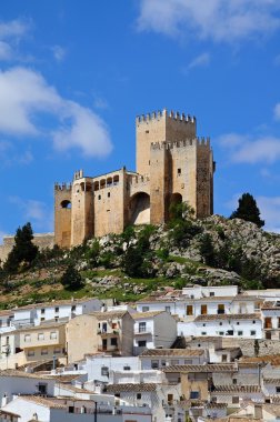 Castle (castillo de los Fajardo) ve şehir, Velez Blanco, İspanya.