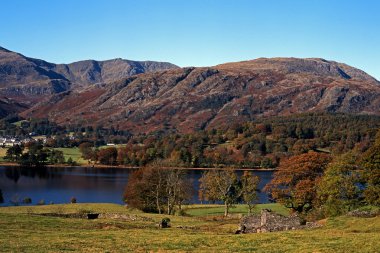 Doğu Kıyısı, Coniston su, İngiltere'de gölden görünümünü.