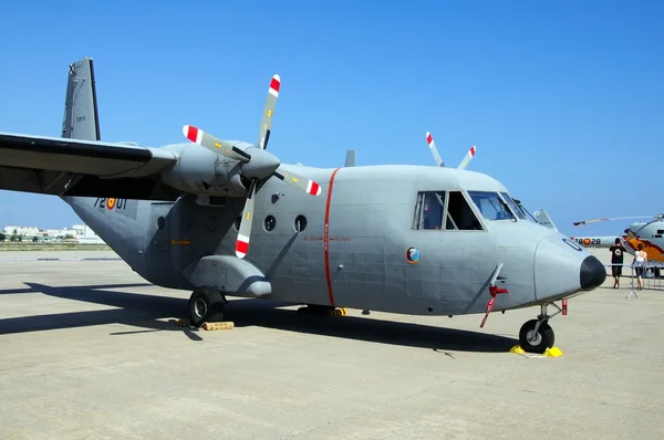 Casa 212 askeri küçük nakliye uçağı, ikinci Havacılık Fuarında Malaga Havaalanı, Malaga, İspanya. — Stok fotoğraf
