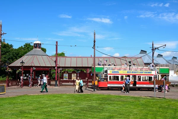 Zobacz Seaton elektryczne tramwaje tramwajów poza przystanku tramwajowego Seaton. — Zdjęcie stockowe