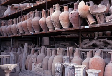 Roma tencere ve testiler depolama, Pompei, İtalya.