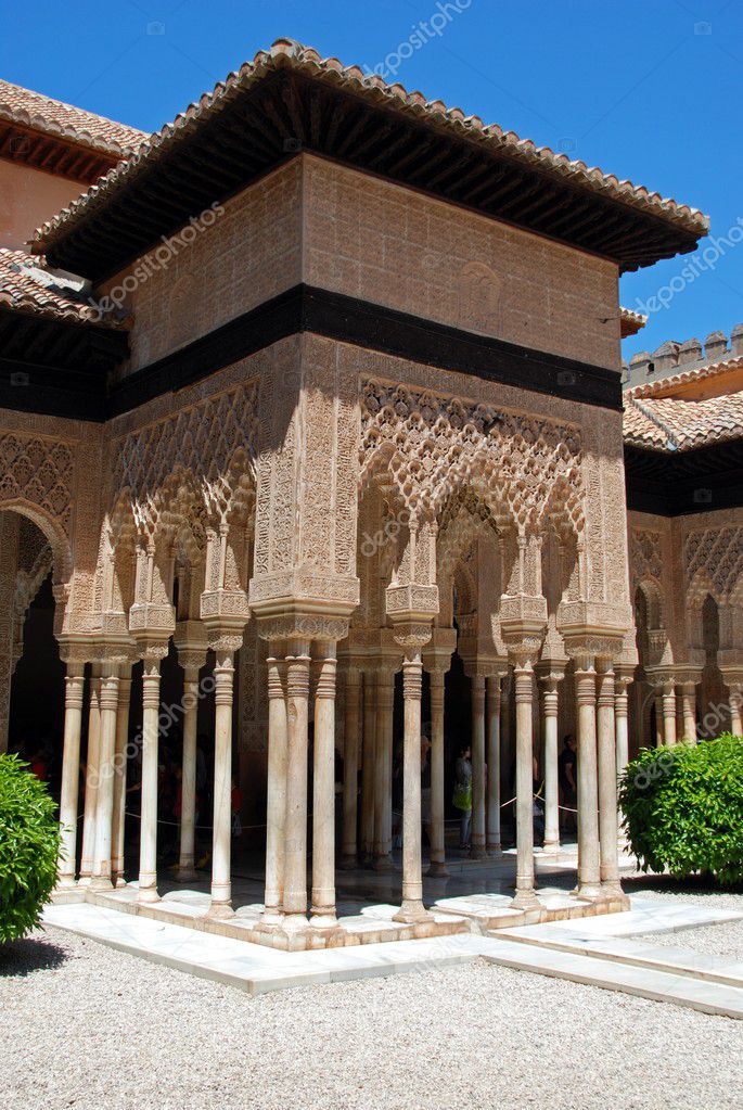 Marble arches forming the arcades surrounding the court of the Lions (Patio  de los leones), Palace of Alhambra, Granada. – Stock Editorial Photo ©  arenaphotouk #126161150