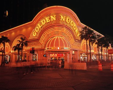 Gece, Las Vegas downtown bölgesinde altın Nugget casino.