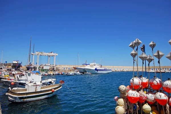 Bateaux de pêche espagnols traditionnels dans le port, Carboneras, Espagne . — Photo