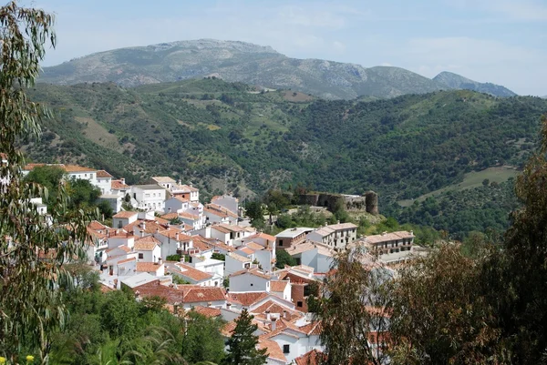 Vista da cidade e da paisagem circundante, Benadalid, Espanha . — Fotografia de Stock