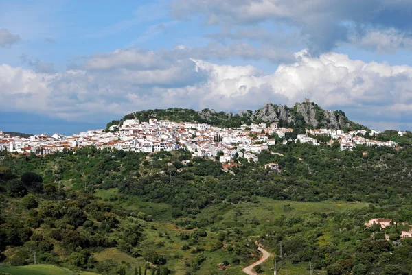 Vista da cidade e do campo circundante, Gaucin, Espanha . — Fotografia de Stock
