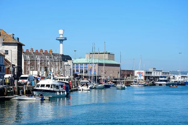 Yachts and boats in the harbour with quayside buildings and the pavilion to the rear, Weymouth. — Stock Photo, Image