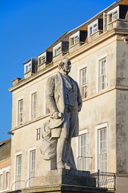 Henry Edwards Mp Esplanade, Weymouth boyunca heykeli.
