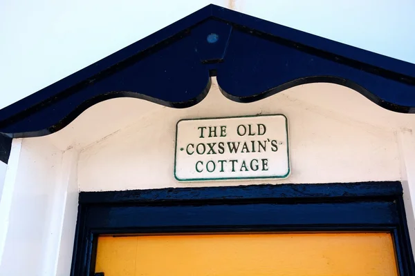 El viejo Coxswains Cottage signo, Weymouth . — Foto de Stock