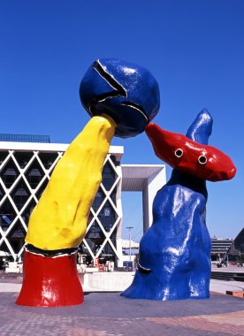 Miro, La Defense, Paris, Fransa Grand Arch yakınındaki Heykel Sergisi.