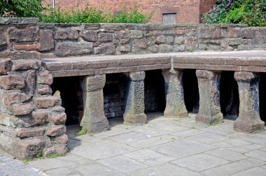Roma Gardens, Chester, İngiltere'de Roma Hamamı kalıntıları.