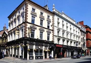 Eyer Inn Dale Caddesi ve Hackins Hey Rigbys binaları ile köşesinde sağ tarafa, Liverpool, İngiltere.