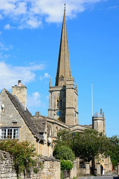 Vue de l'église St John the Baptist, Burford, Royaume-Uni . — Photo