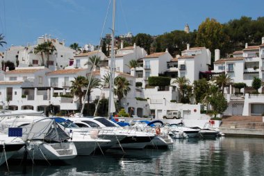Tekne palamarla marina, Marina del Este, İspanya.