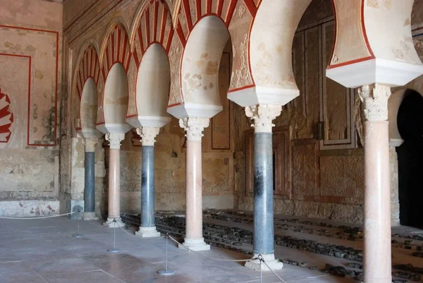 Centrala mittskeppet i Abd al-Rahman Iii Hall, Medina Azahara, Spanien. — Stockfoto