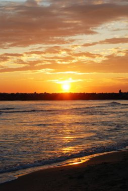 Gün batımında, Puerto Cabopino, Marbella, İspanya Marbella doğru seyir Akdeniz kıyı şeridi.