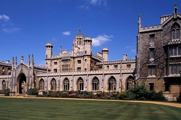 Widok na St Johns College i ogrody, Cambridge, Wielka Brytania. — Zdjęcie stockowe