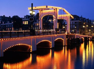 İnce köprü, gece, Amsterdam, Hollanda